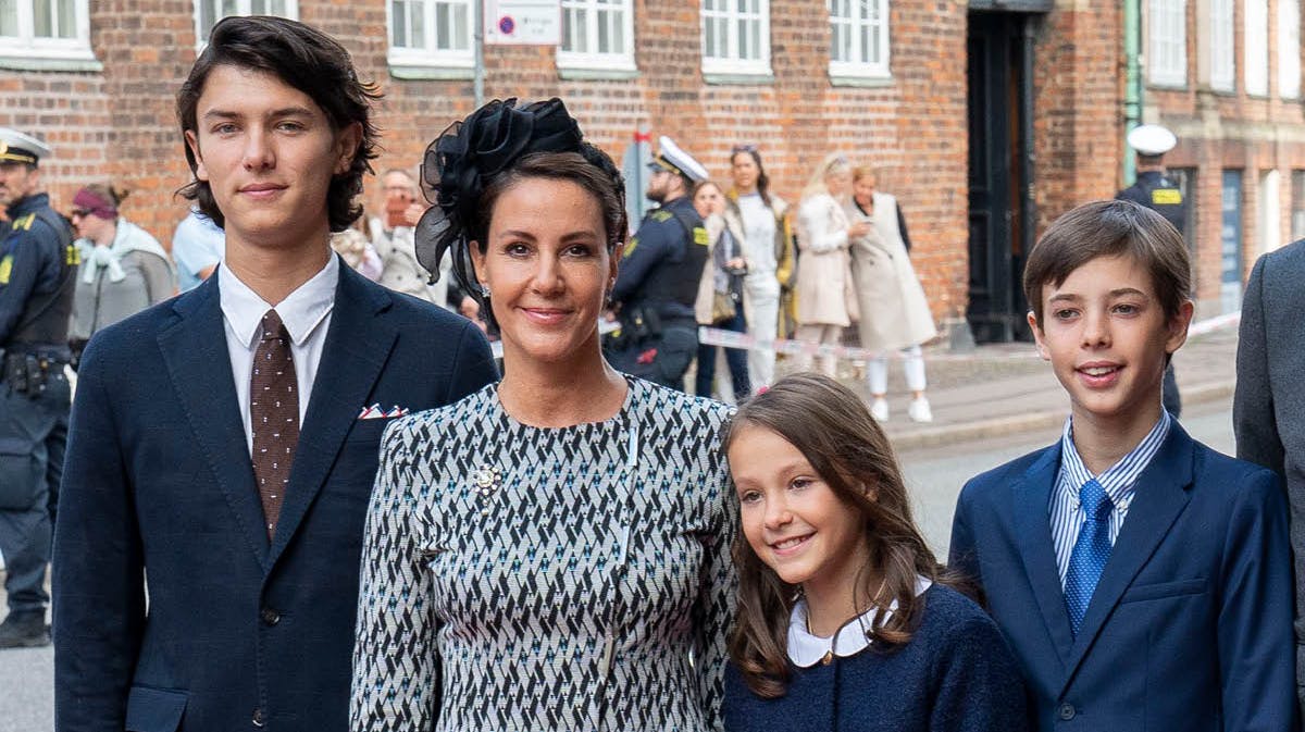 Grev Nikolai, prinsesse Marie, komtesse Athena og grev Henrik.