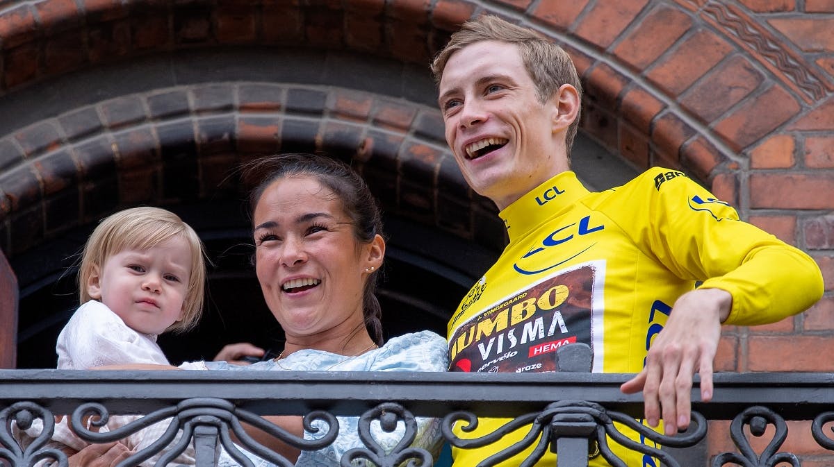 Jonas Vingegaard, Trine Marie Hansen og datteren Frida. 