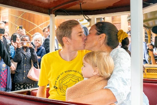 Jonas Vingegaard med Trine og Frida