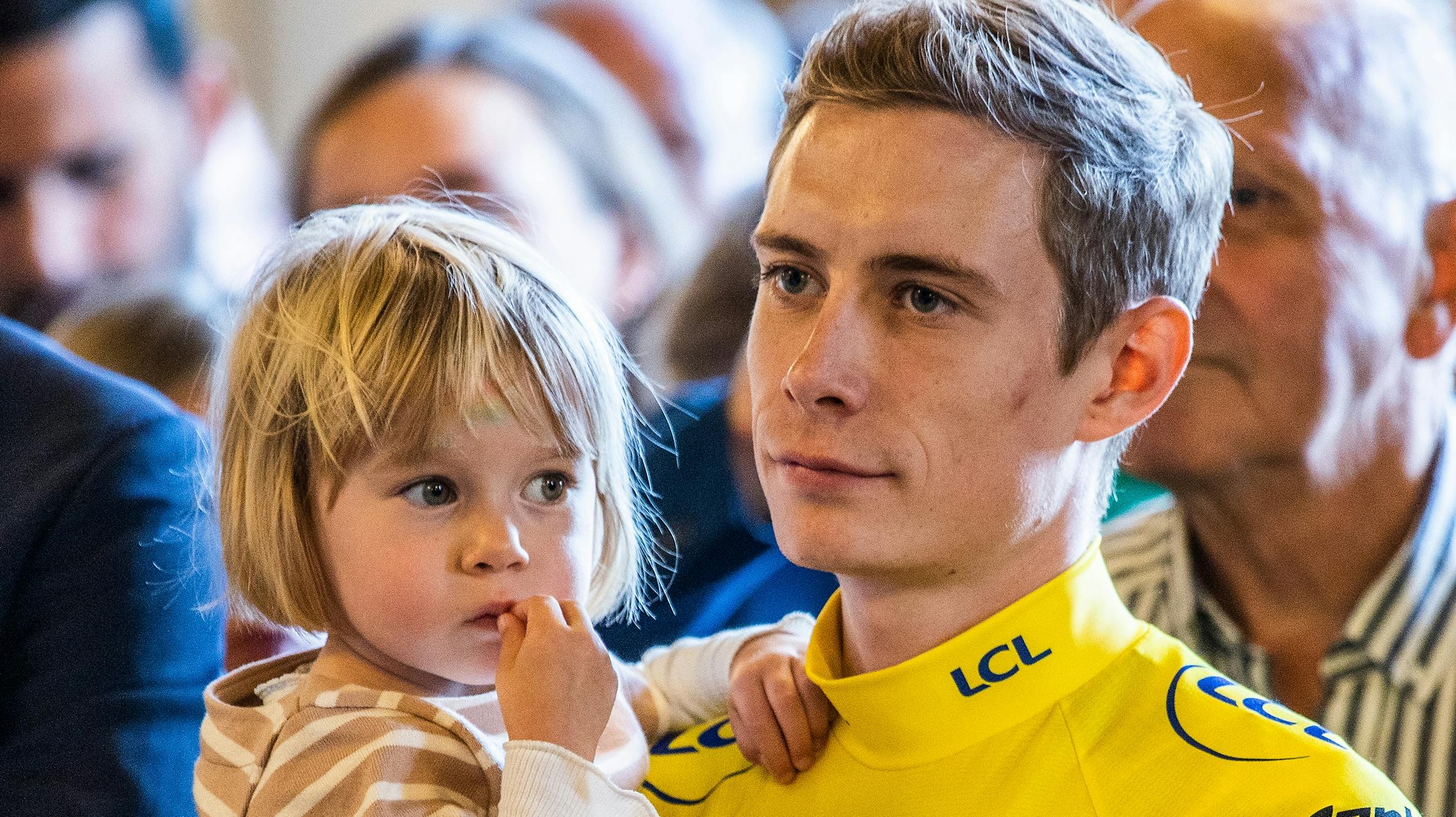 Jonas Vingegaard med datteren Frida.