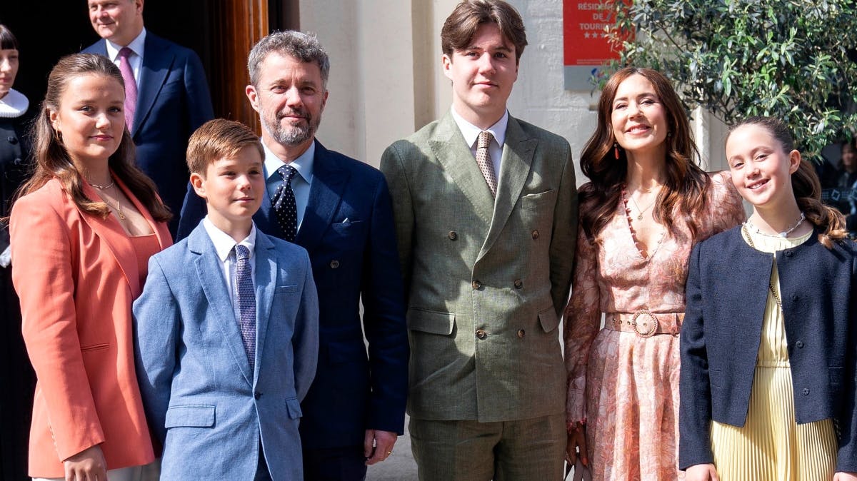 Daværende kronprins Frederik, kronprinsesse Mary og børnene fotograferet i maj 2023. 