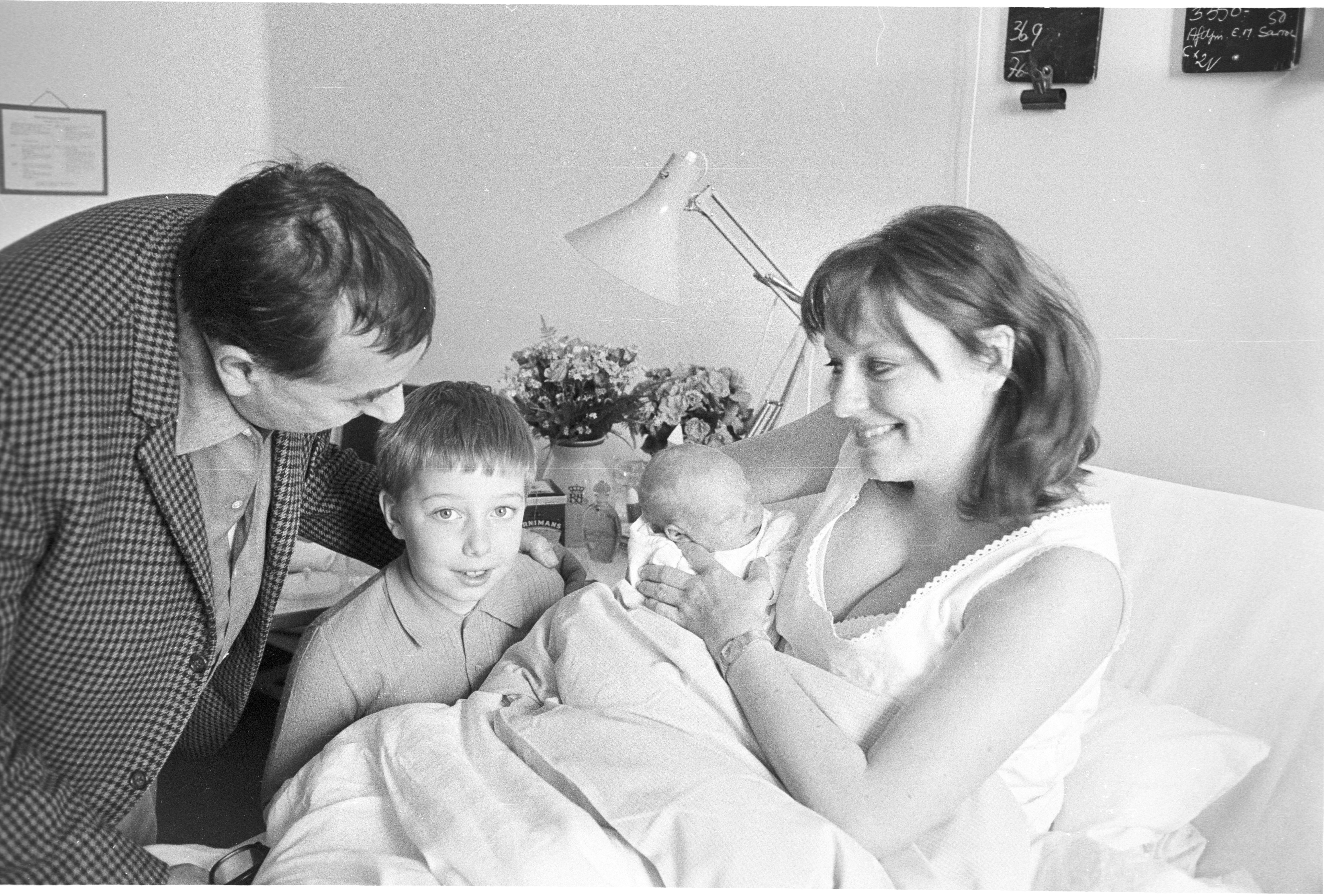 John og Birgitte Price med sønnerne James og Adam.