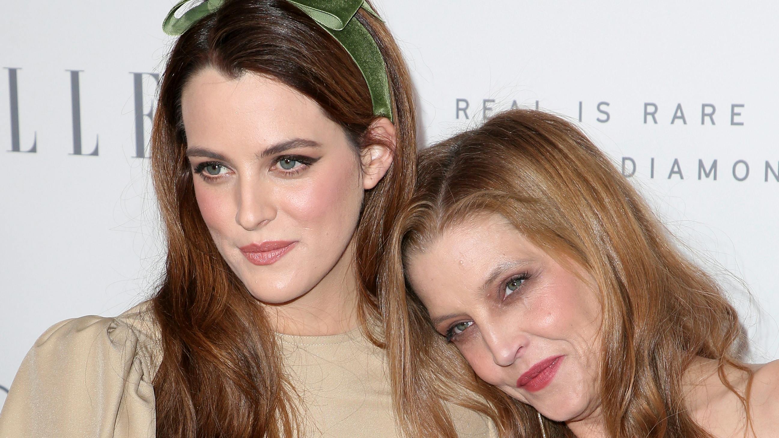 Riley Keough og Lisa Marie Presley. 