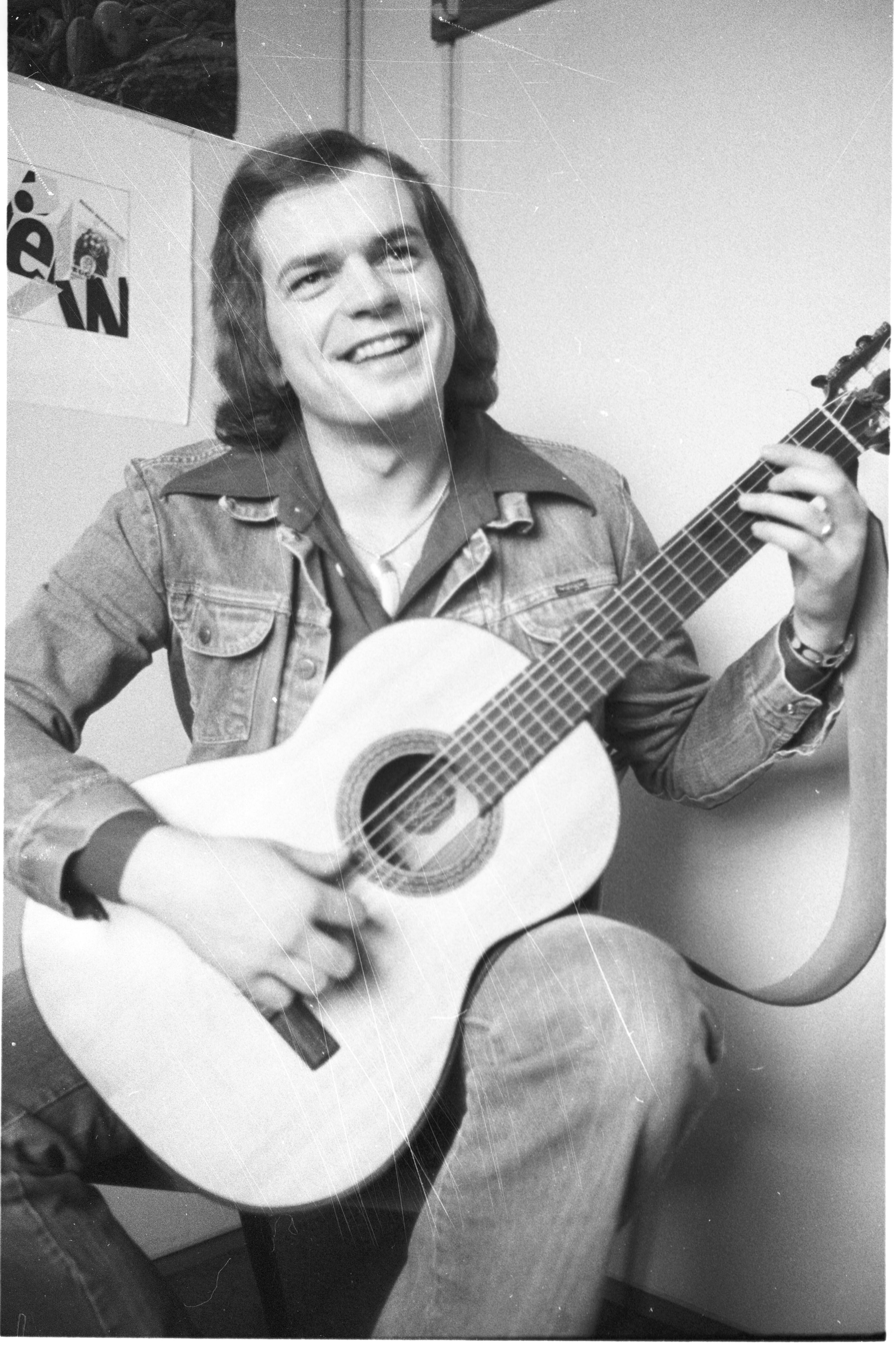 Flemming Krøll med sin guitar i 1979.