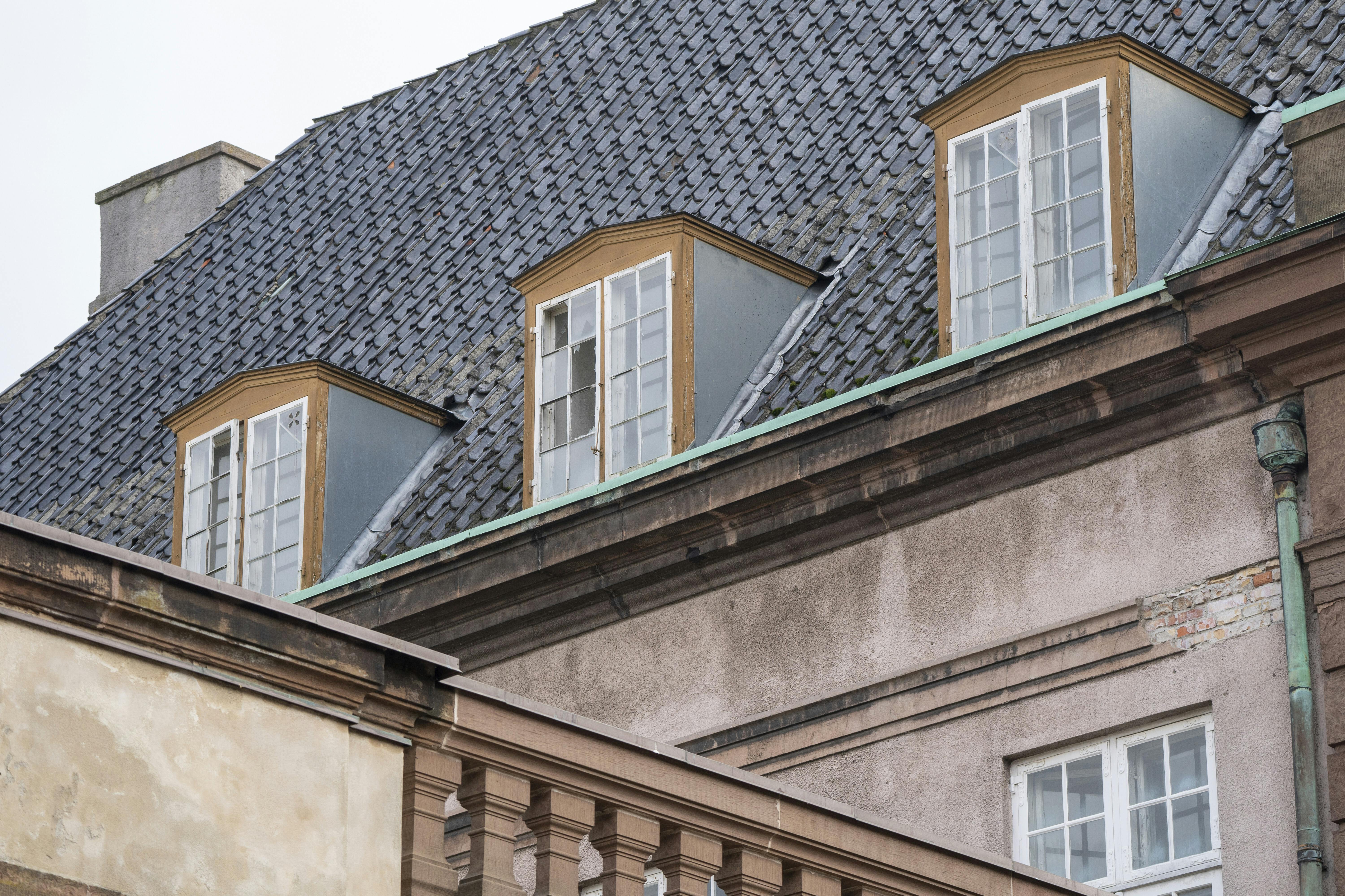 Lille Amalienborg på Dag Hammarskjölds Alle 28, nu ejet at Tyrkiet, står og forfalder.