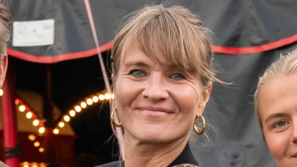 Se billedet: Anne Sofie Espersen i byen med sin datter og søn | BILLED ...