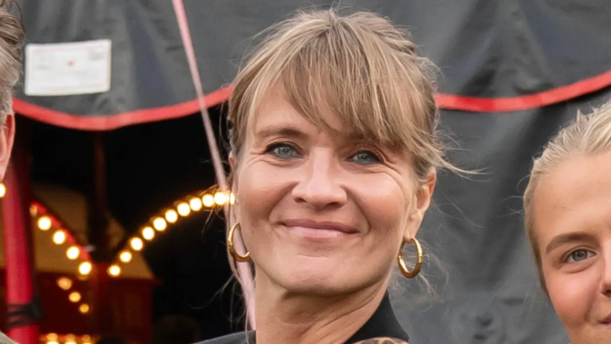 Se billedet: Anne Sofie Espersen i byen med sin datter og søn | BILLED ...