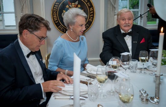 Prinsesse Benedikte med Jens Olesen på sin venstre side og Brian Mikkelsen på sin højre side