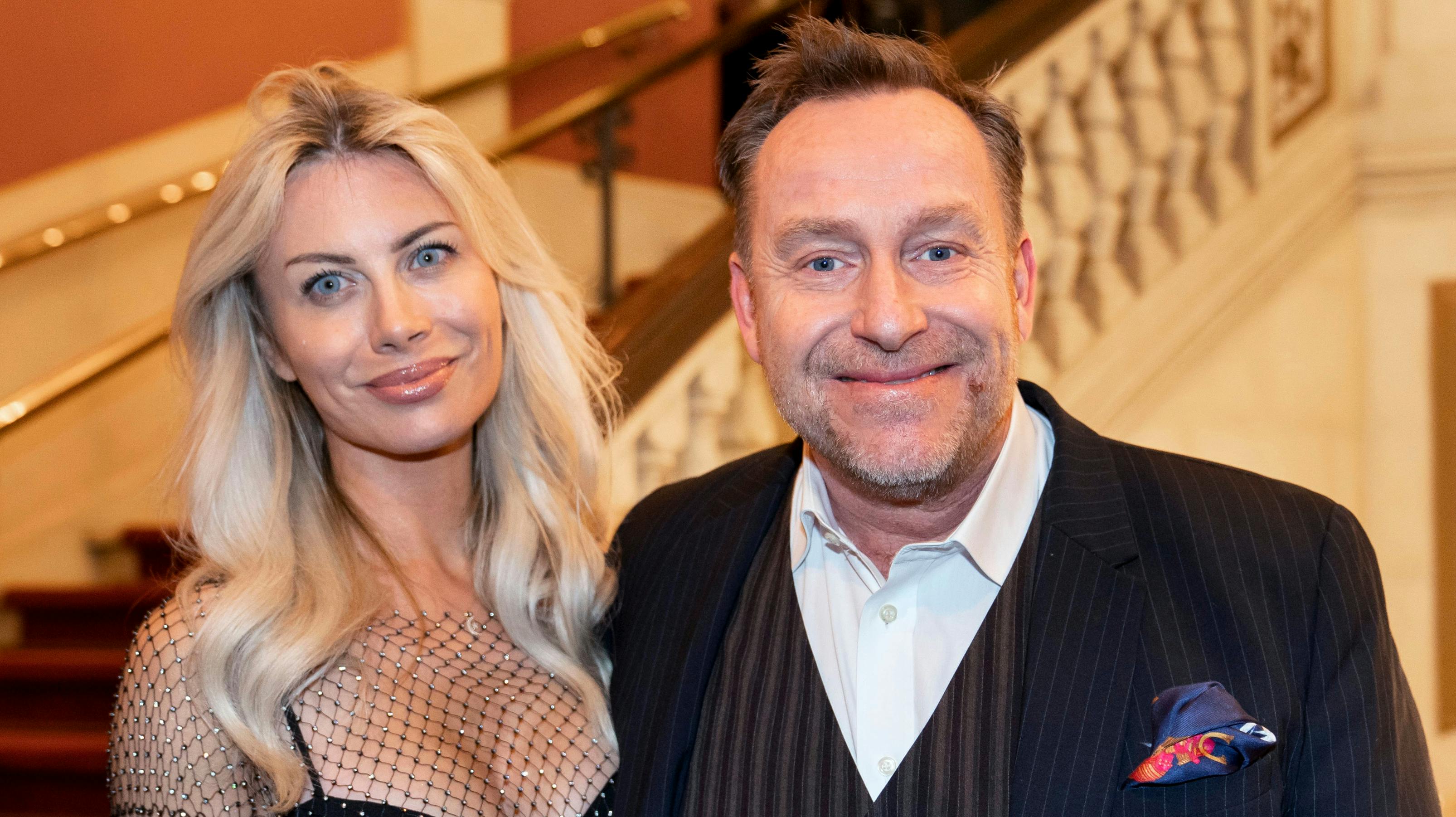 Katherine Diez og Adam Price.