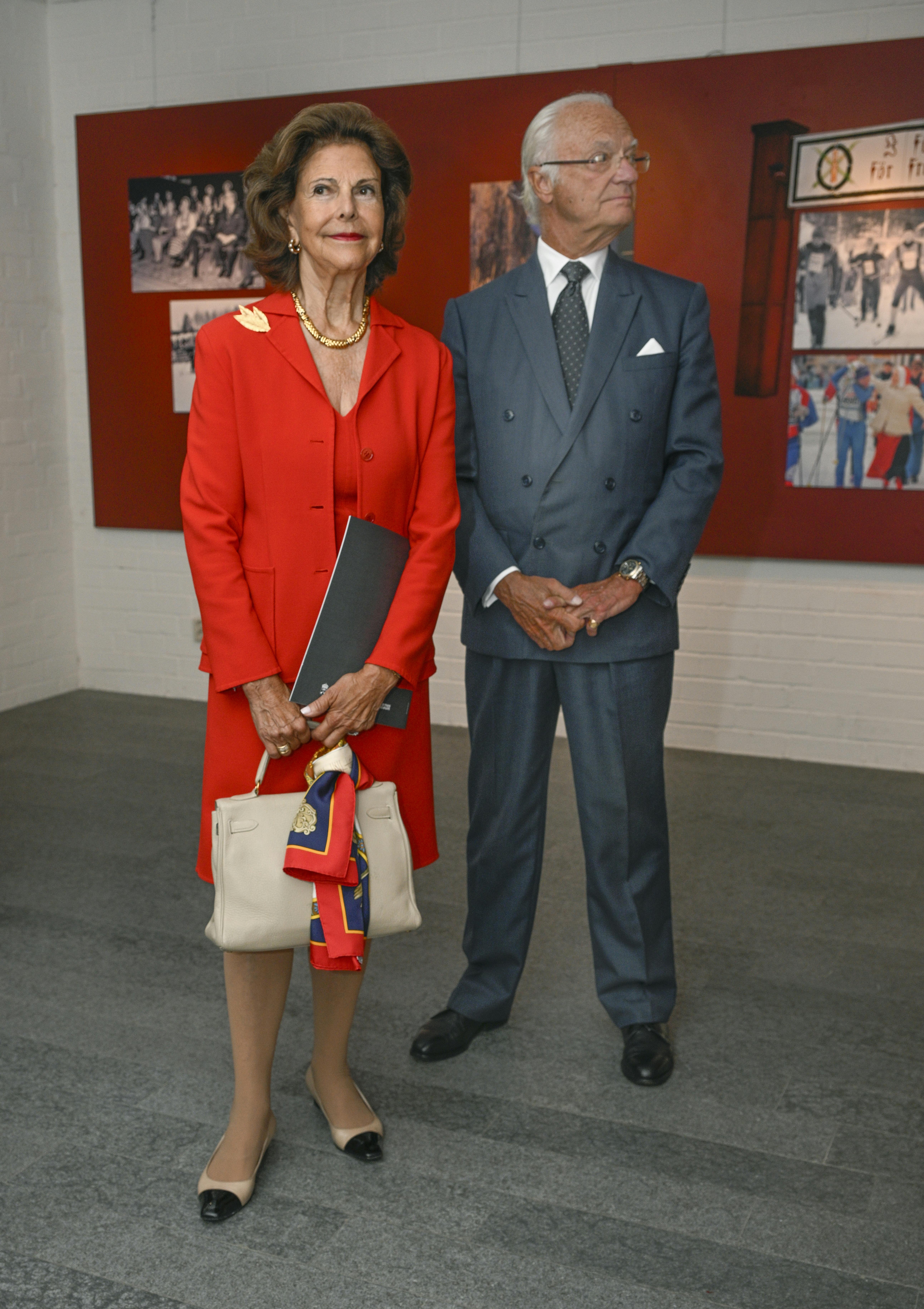 King Carl XVI Gustaf and Queen Silvia at a photo exhibition during the royal visit to Falun County in Sweden, on August 17, 2023, to mark HM the King's 50th jubilee. Photo: Anders Wiklund / TT / code 10040