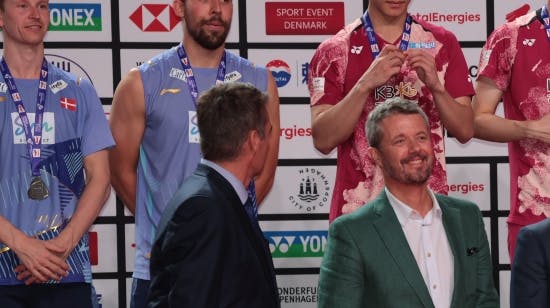 Kronprins Frederik til medaljeoverrækkelse