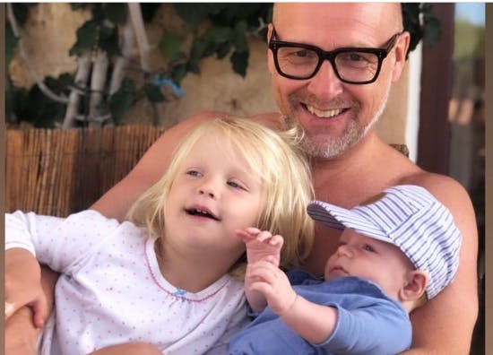 Thomas Honoré med børnene Ellionor og Aksel, da de var små.