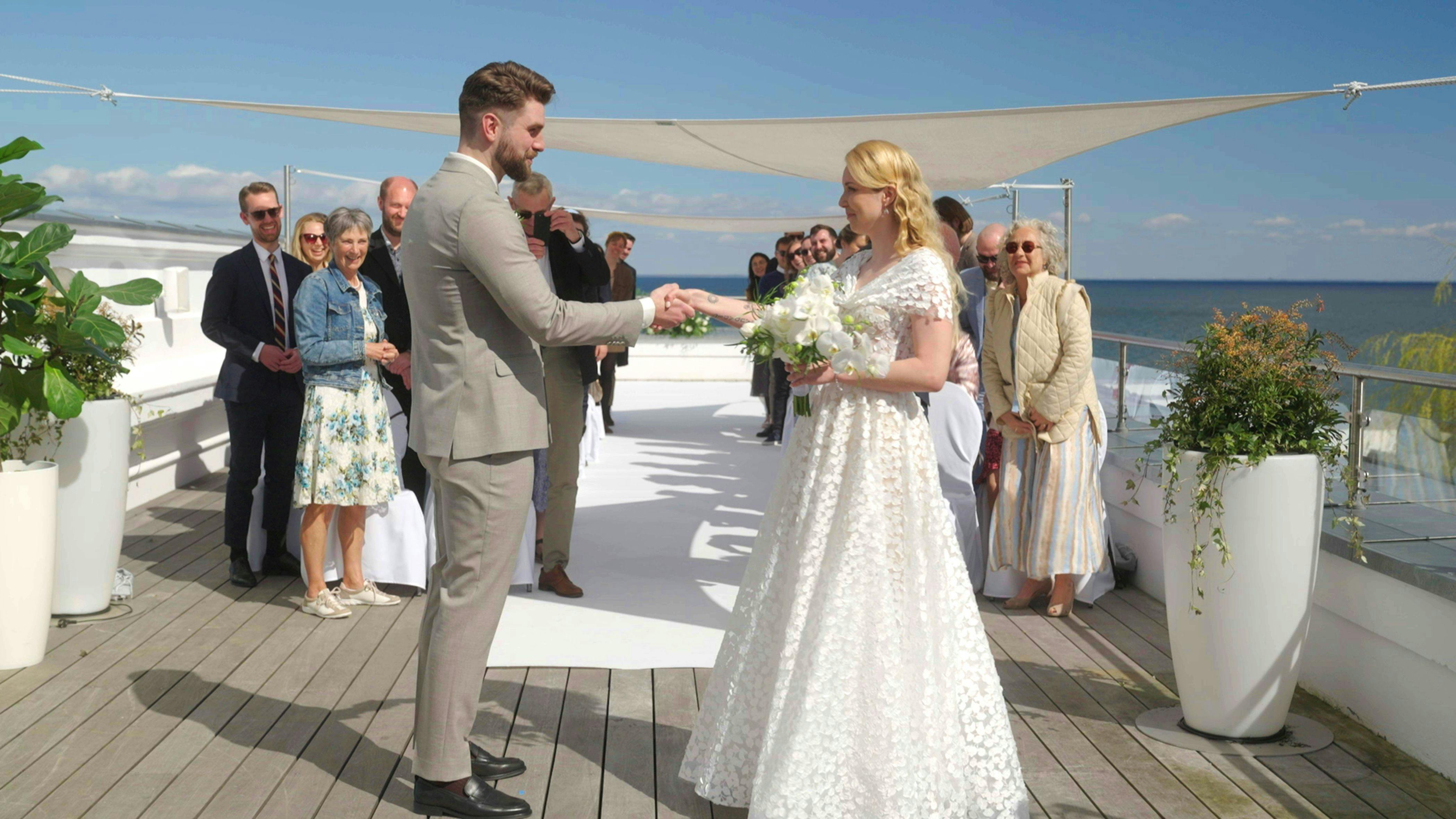 Sara i sin Lasse Spangenberg-brudekjole.