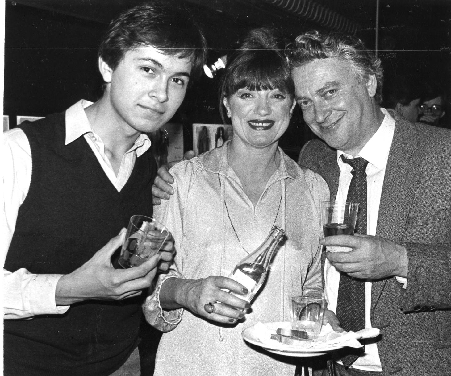 Classic - 1987 -Skuespiller Kirsten Walther - tv. adoptivsøn Ole - th. mand Palle Wolfsberg - familie -Foto: Winnifred Eriksen -