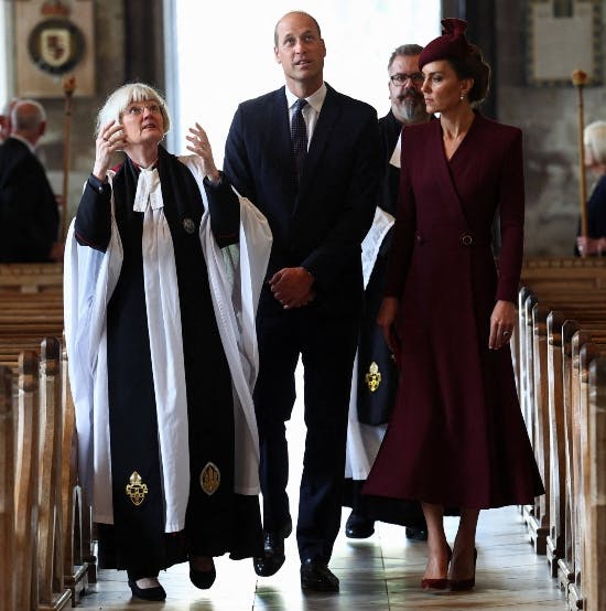 Prins William og Kate deltager i mindegudstjeneste for dronning Elizabeth.