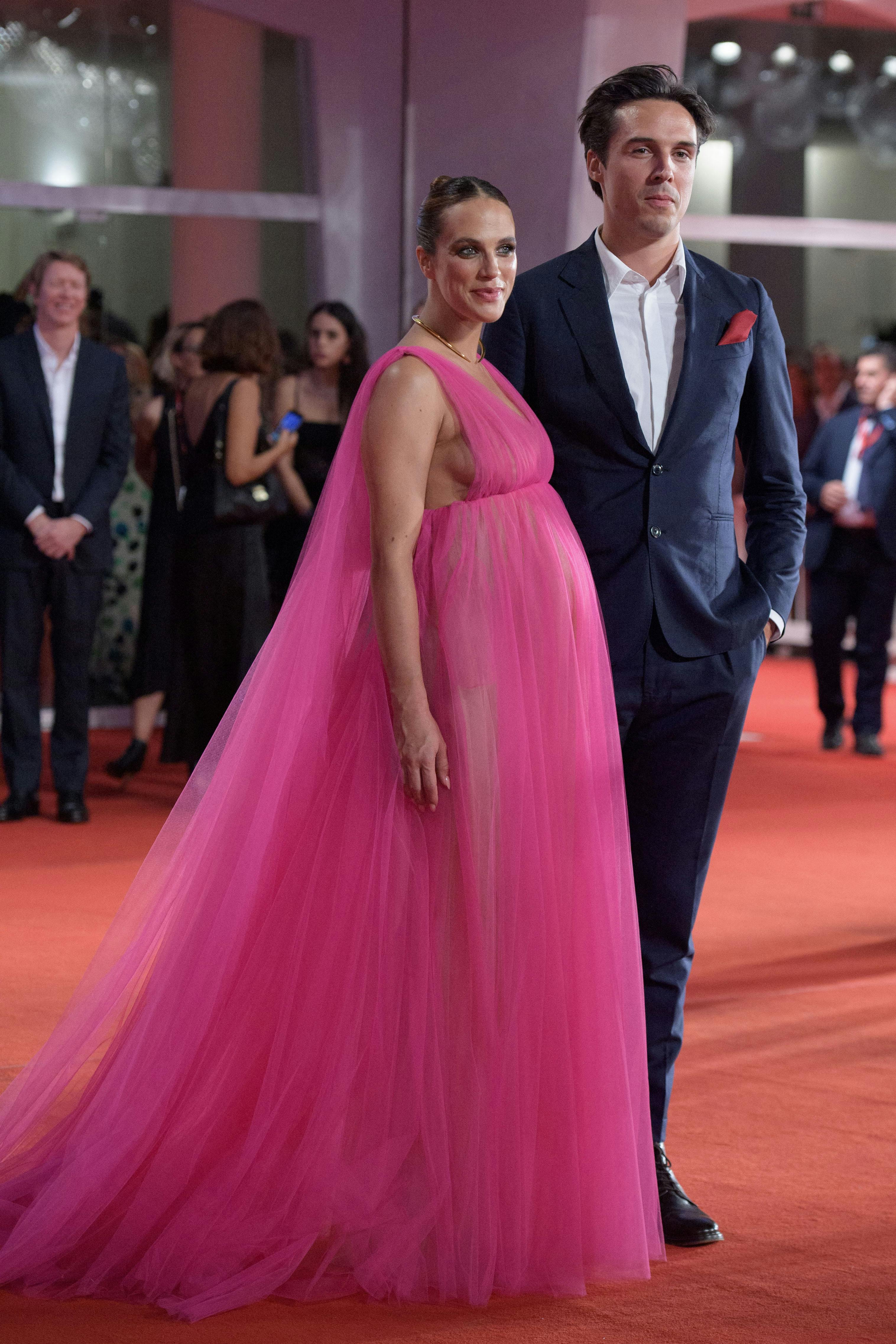 Jessica Brown Findlay og Ziggy Heath kort før de blev forældre til tvillingdrenge.