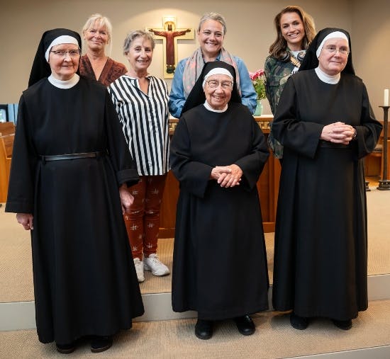 Marianne Mortensen, Pia Rosenbaum, Anne Herdorf og Julie Steincke på klosterbesøg.