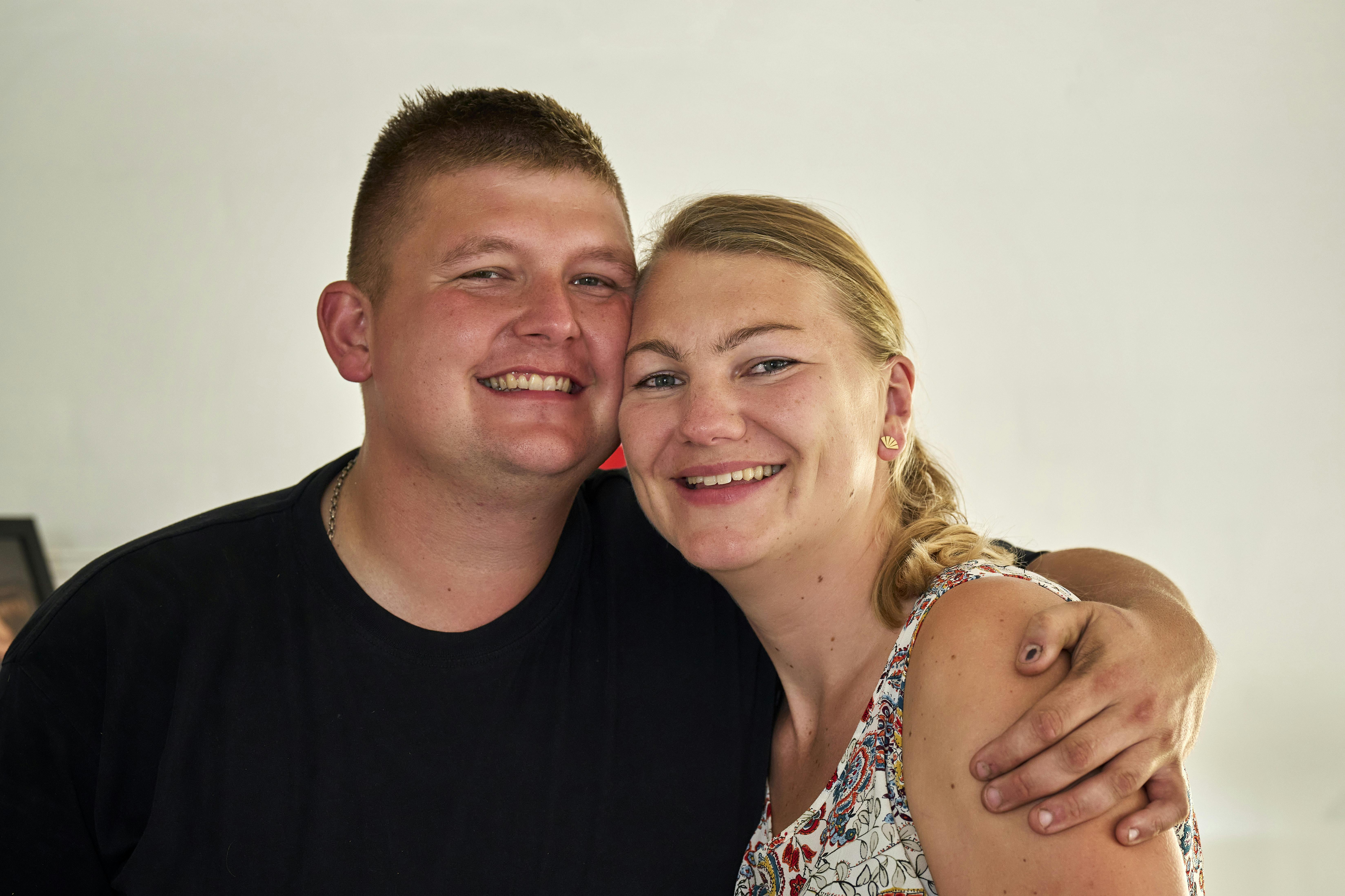 Søren og Henriette Gaardsdal Frederiksen fra programmet Landmans søger kærlighed.Journalist Laura Dalgård Hansen - BilledBladet