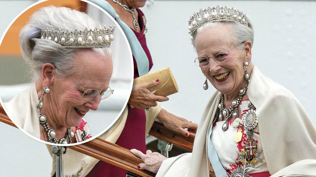 Dronning Margrethe på vej til jubilæumsbanket.