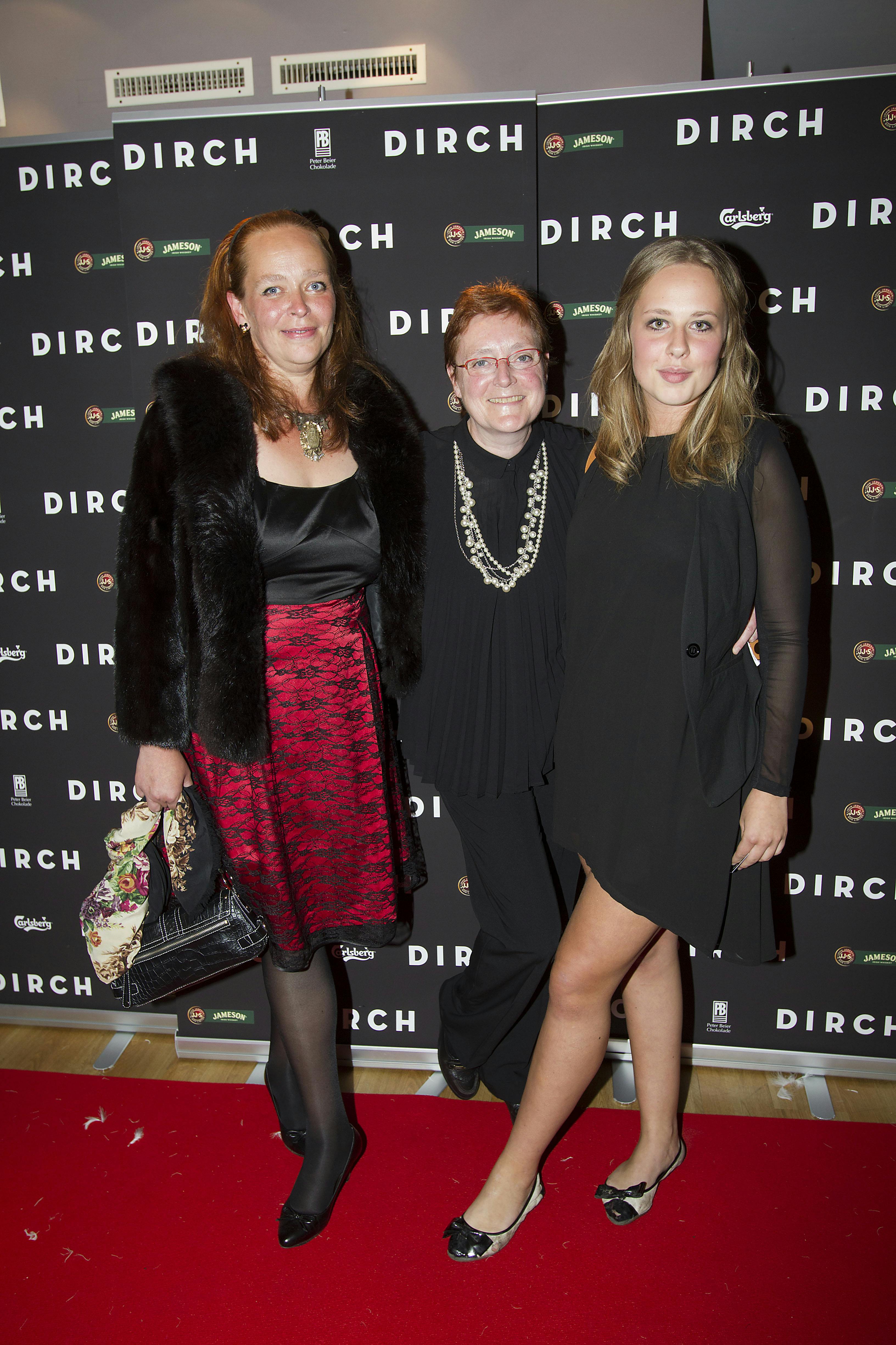 Mathilde Passer med sin mor, Josefine Passer (tv), samt moderens halvsøster Dorte, der for mange år siden flyttede til England, men dog var i Danmark til premieren på filmen "Dirch".