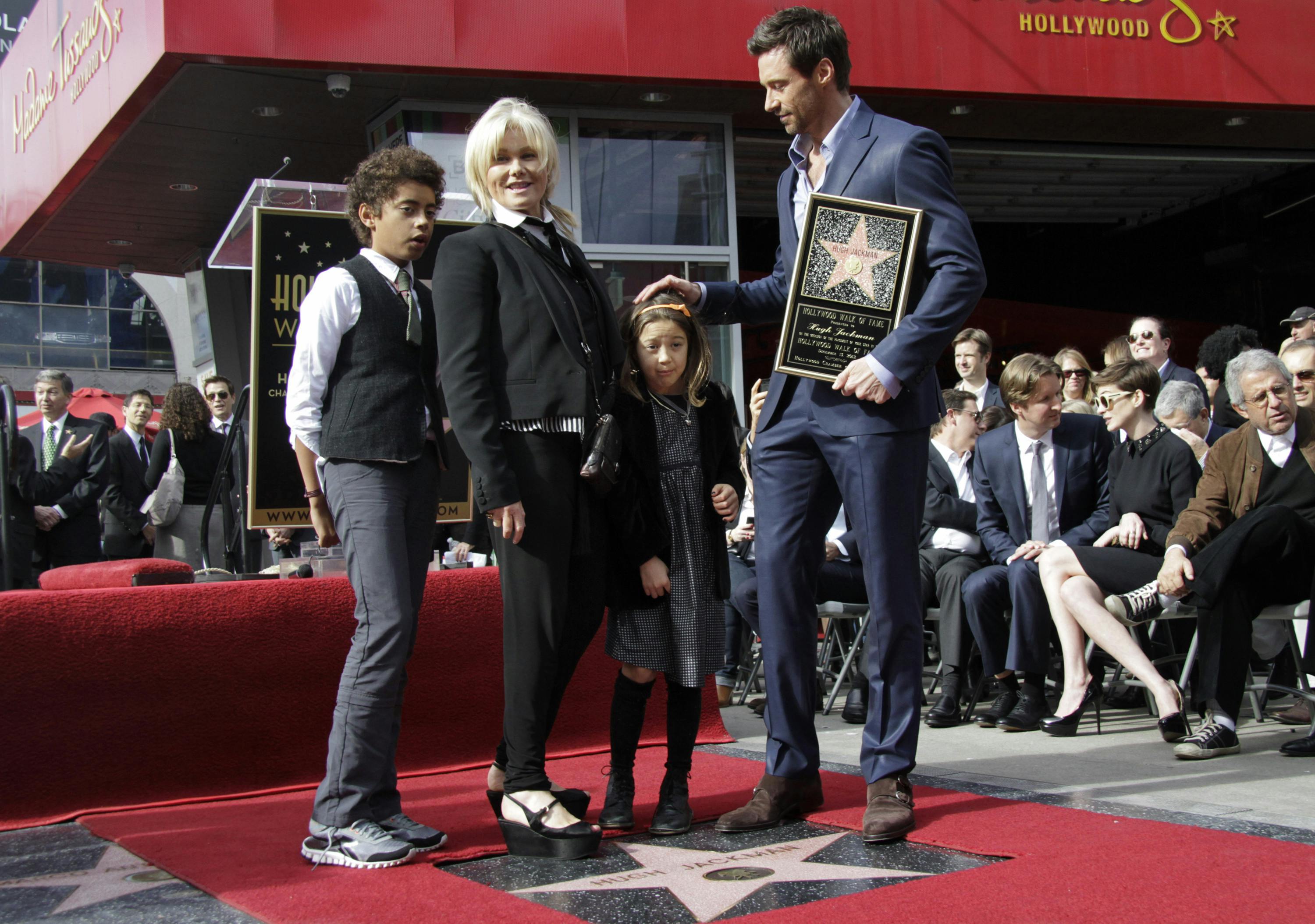 Hugh Jackman og Deborra-Lee Furness and children, Oscar og Ava, da han fik sin stjerne på Hollywood Walk of Fame i Hollywood.