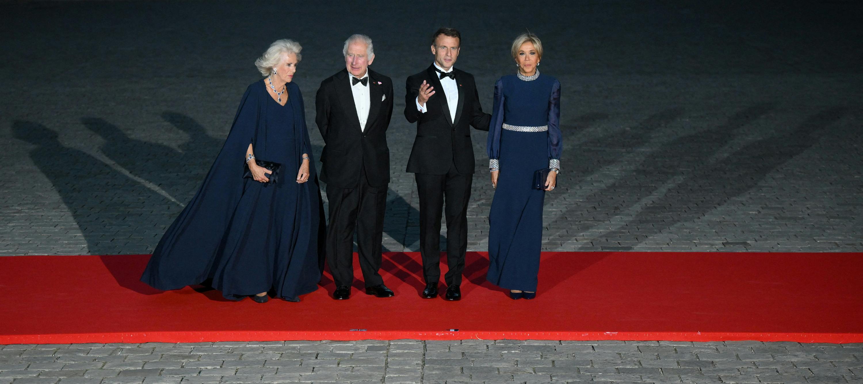 Dronning Camilla, kong Charles, præsident Emmanuel Macron og Brigitte Macron. 