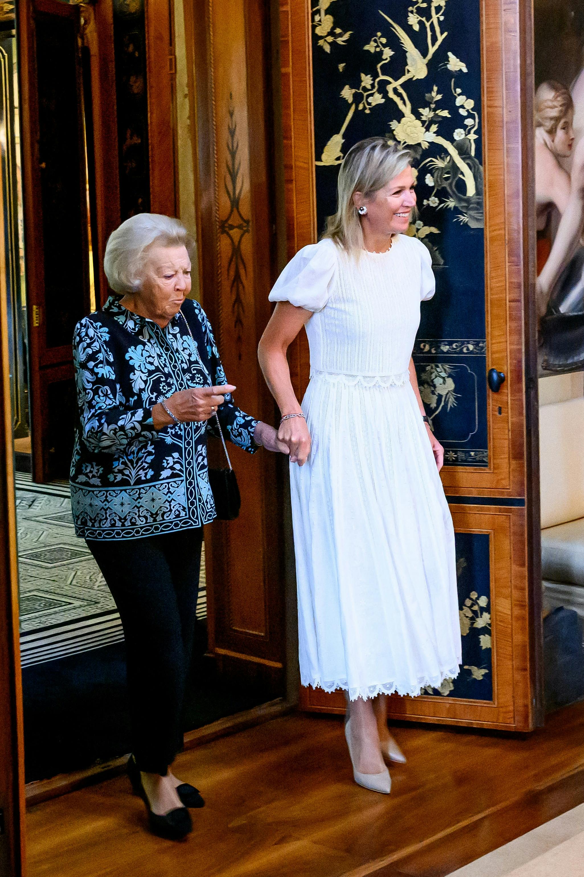Queen Maxima and Princess Beatrix at the reception for the craftsmen who helped embroider the new curtains for the Chinese Hall in Huis ten Bosch Palace in The Hague. 20 Sep 2023 Pictured: Queen Maxima and Princess Beatrix at the reception for the craftsmen who helped embroider the new curtains for the Chinese Hall in Huis ten Bosch Palace in The Hague. Photo credit: MEGA TheMegaAgency.com +1 888 505 6342 (Mega Agency TagID: MEGA1034419_036.jpg) [Photo via Mega Agency]