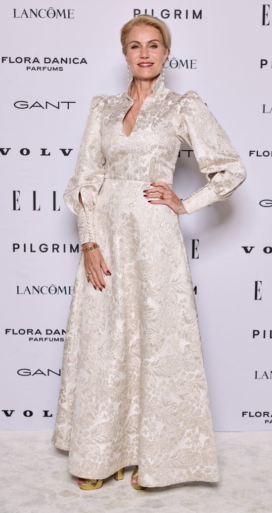 Nr. 3 Helle Thorning-­Schmidt havde fundet sin brokadekjole med lange ærmer hos designer Dea Kudibal, da hun var gæst ved årets ELLE Awards i Aller Huset den 22. september.