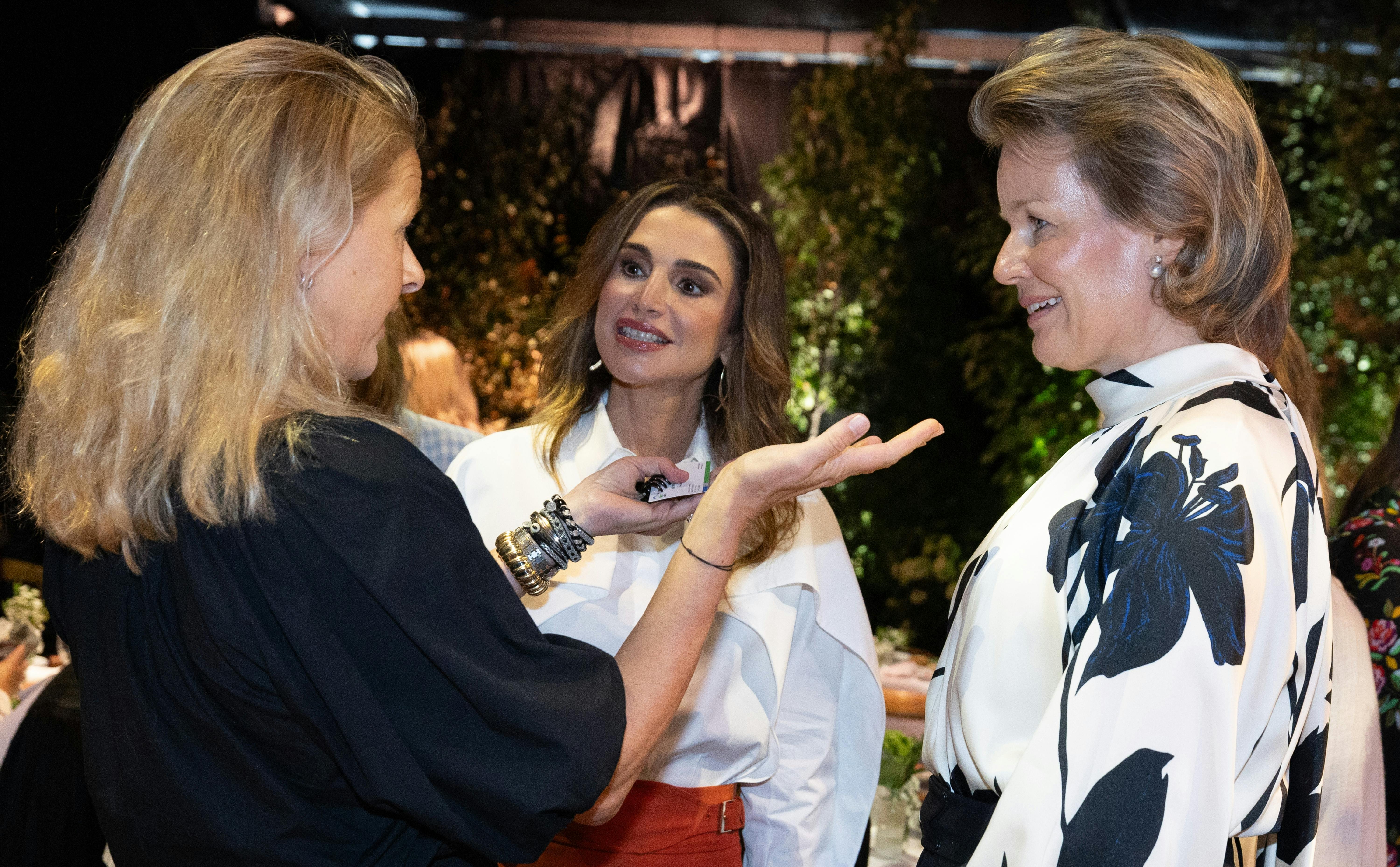 Prinsesse Mabel af Holland, dronning Rania af Jordan og dronning Mathilde af Belgien. 