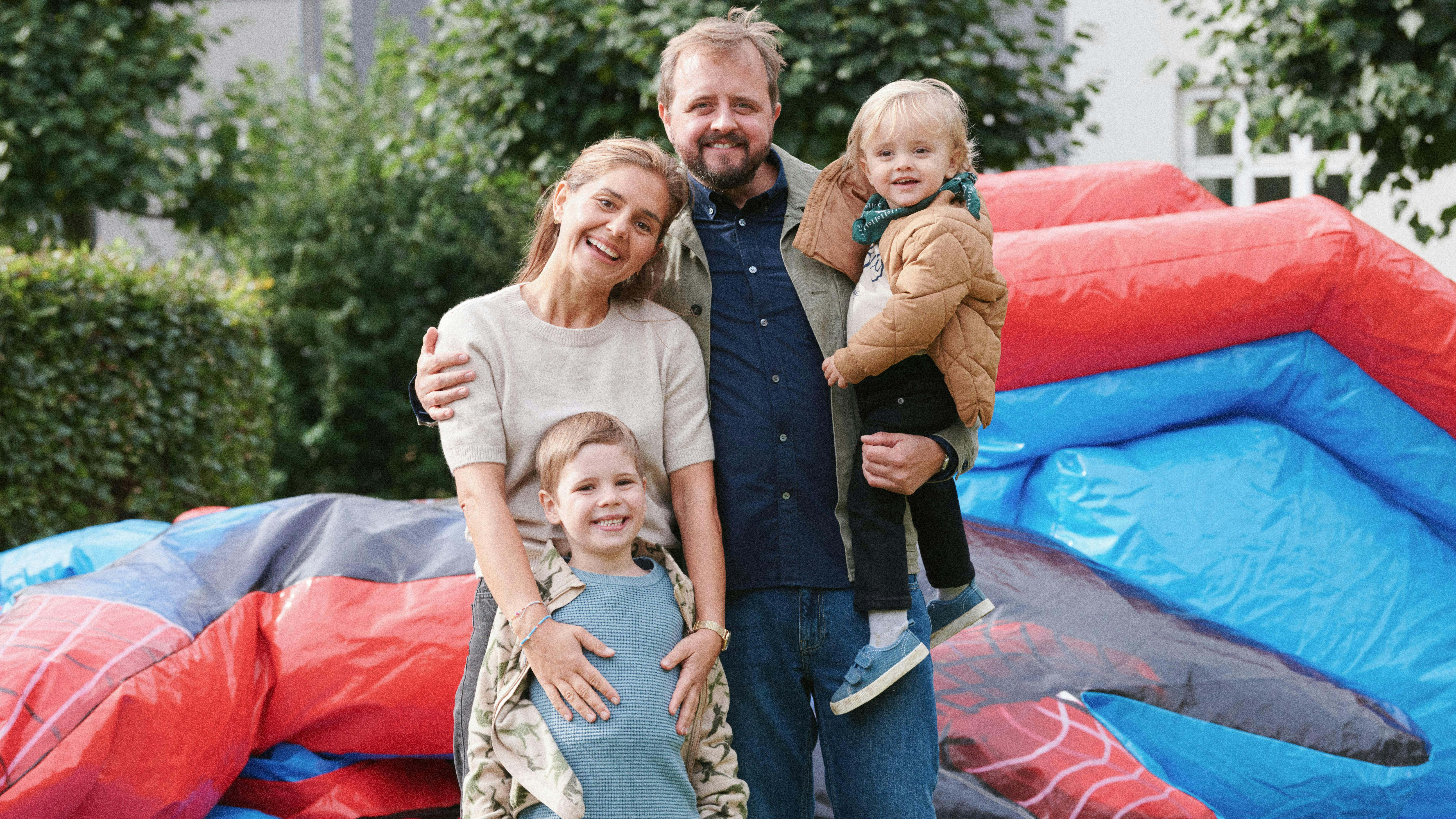 Louise (Stephania Potalivo), Mathias (Magnus Millang), Svend (Ludvig) og Finn (Monty) i 'De bedste år'.