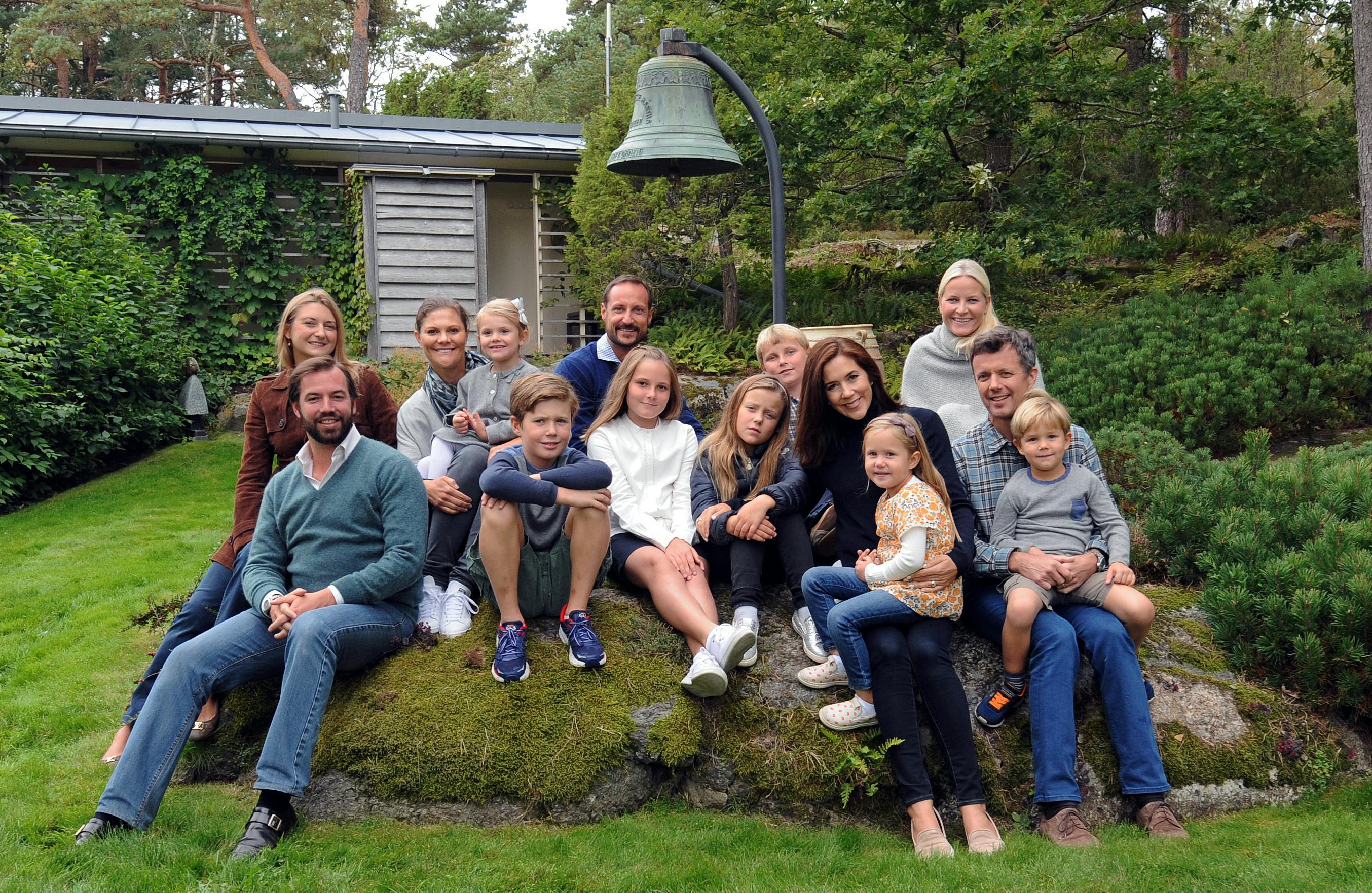 Prins Christian med flere af de gæster, der deltager i hans fødselsdag - blandt andre prinsesse Estelle og prinsesse Ingrid.