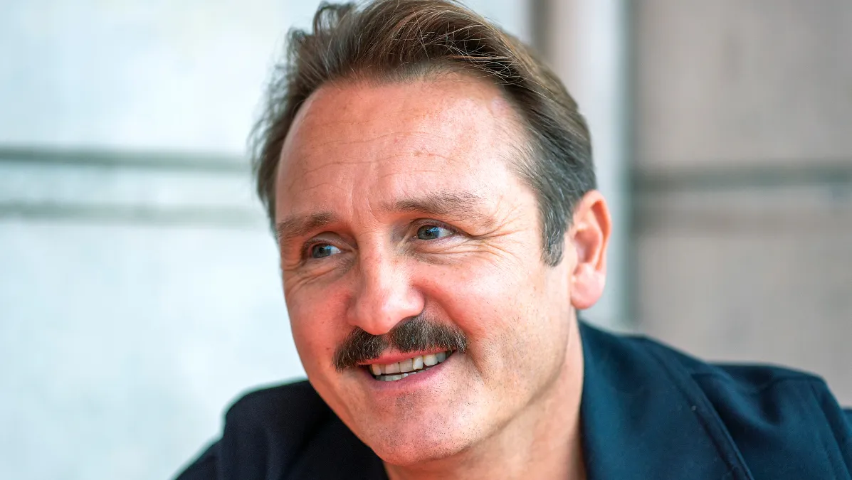 Lars Ranthe Crash Badehotellet-stjernen er helt besat: Lars Ranthe sidder klistret til ...