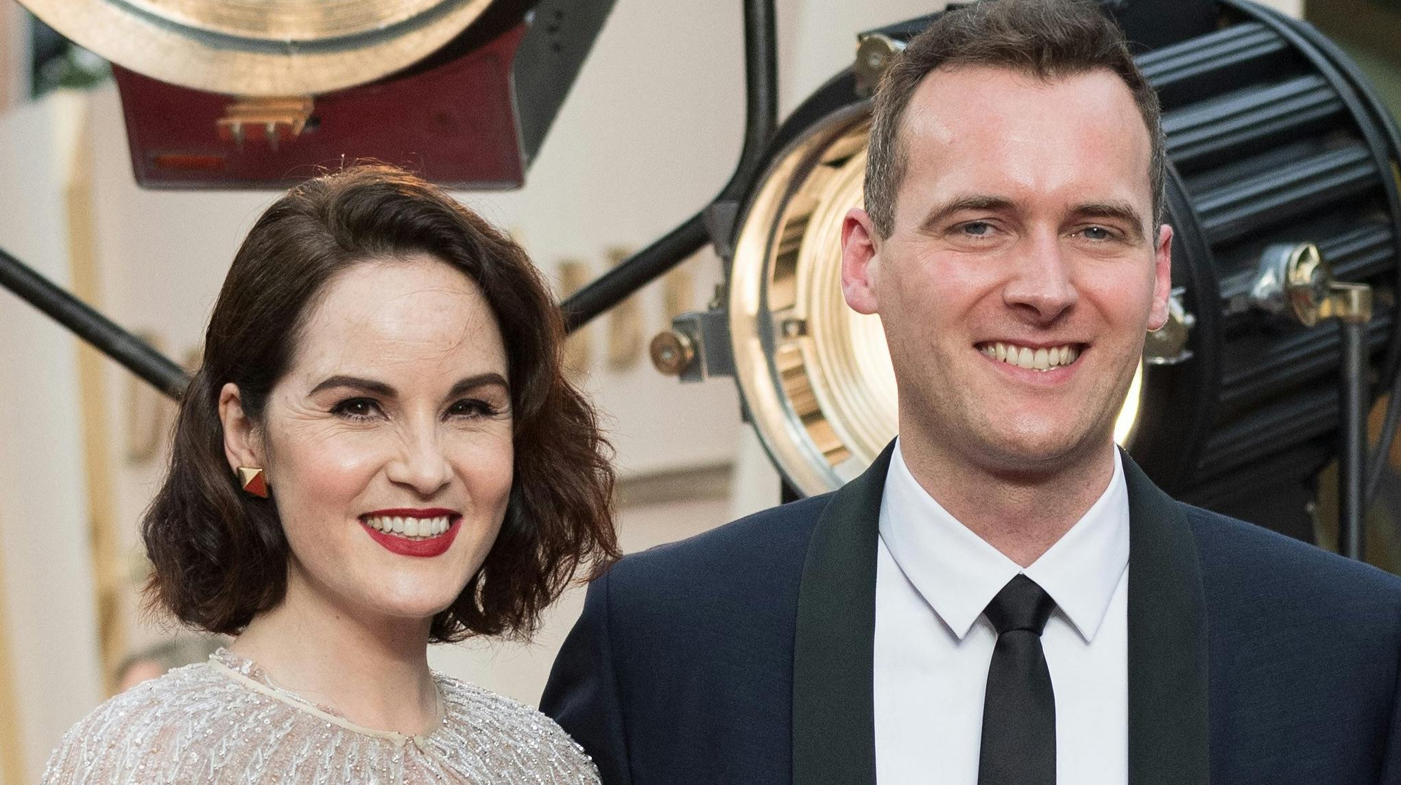 Michelle Dockery og Jasper Waller-Bridge.