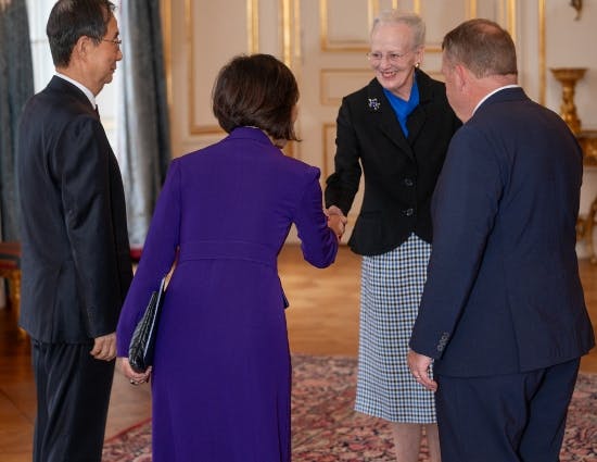 Dronning Margrethe tager imod gæster