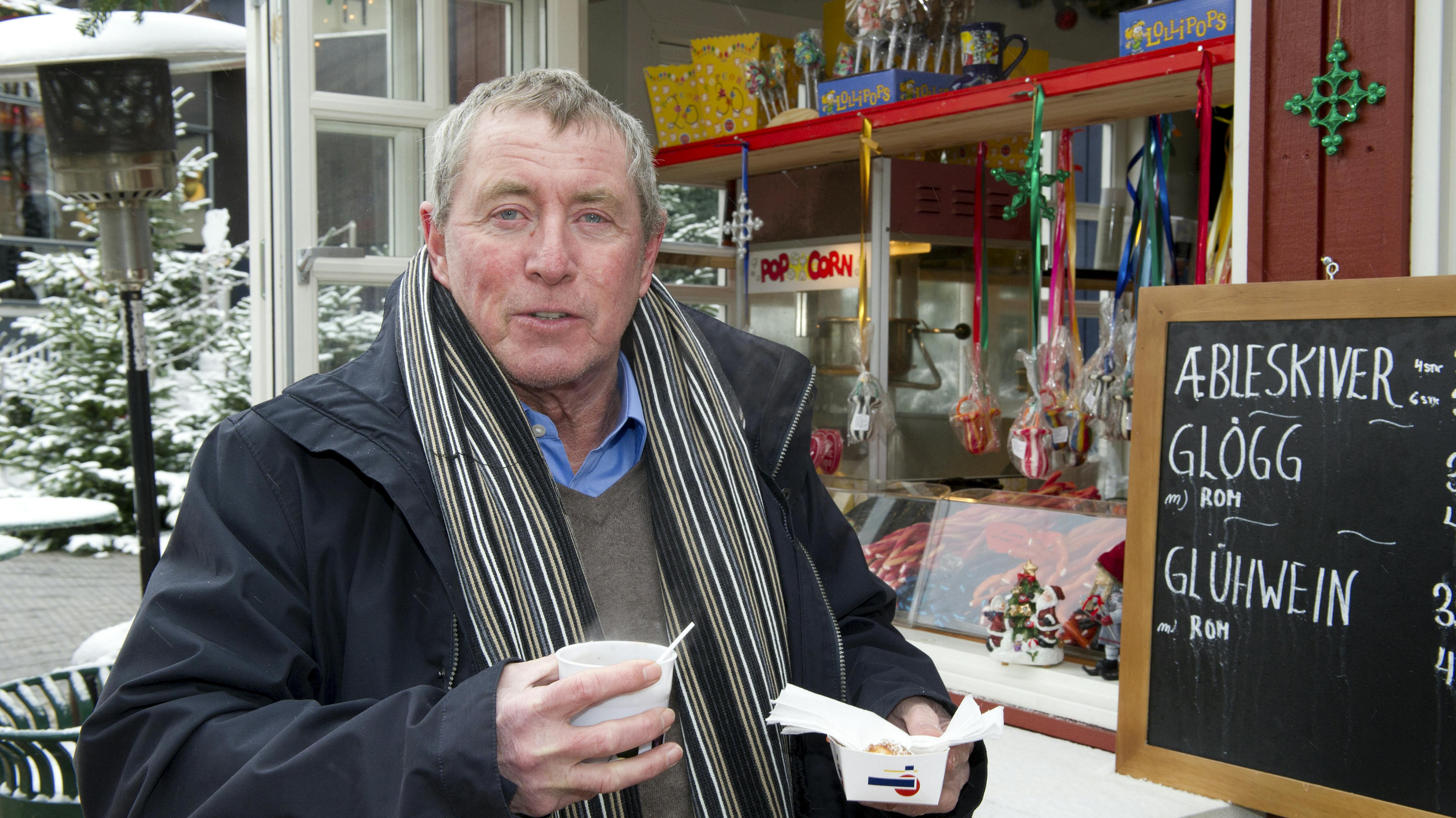 Skuespiller John Nettles fra den britiske tv-serie "Kriminalkommissær Barnaby" (originaltitel "Midsomer Murders") på besøg på Billed-Bladet's redaktion i Allerhuset for at indspille ny reklamefilm for nye afsnit af serien.