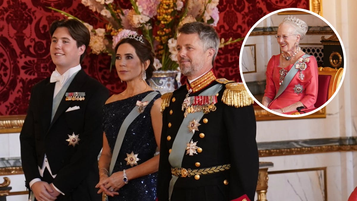 Se billederne fra Fløjlsgemakket: Fødselsdagsgæsterne hilser på den kongelige familie