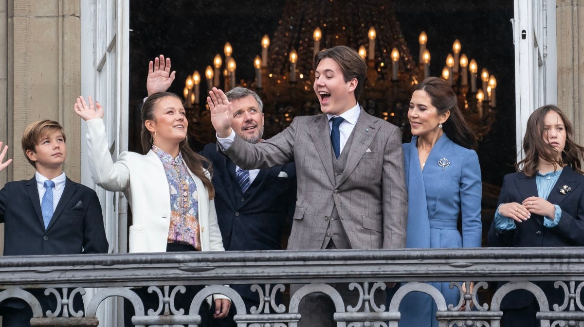 Kronprinsfamilien på balkonen til prins Christians fødselsdag. 