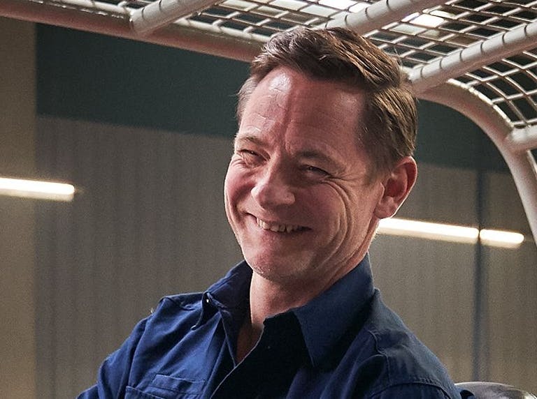 Paw Henriksen spiller Bo.