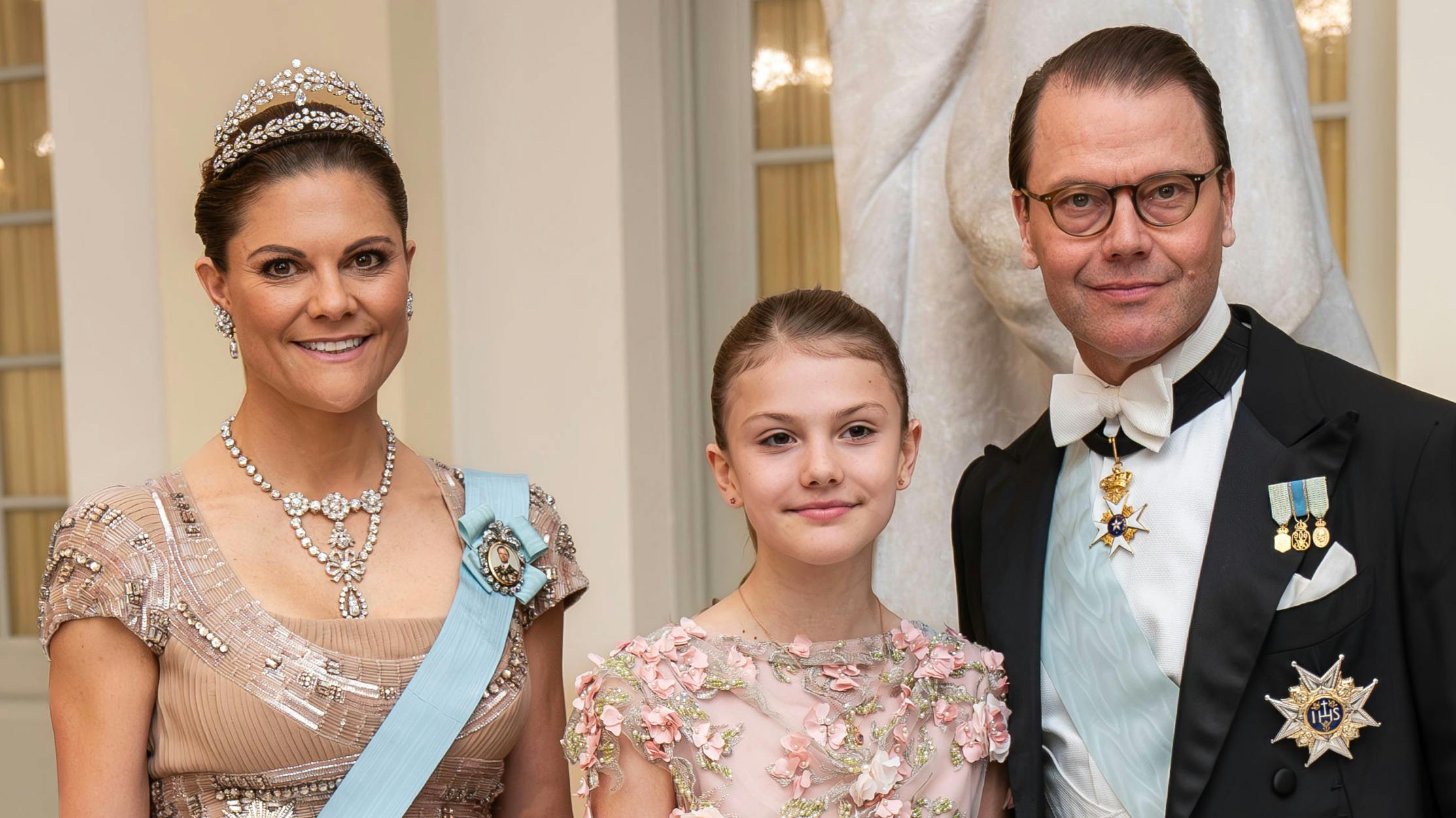 Kronprinsesse Victoria og prins Daniel med datteren prinsesse Estelle. 