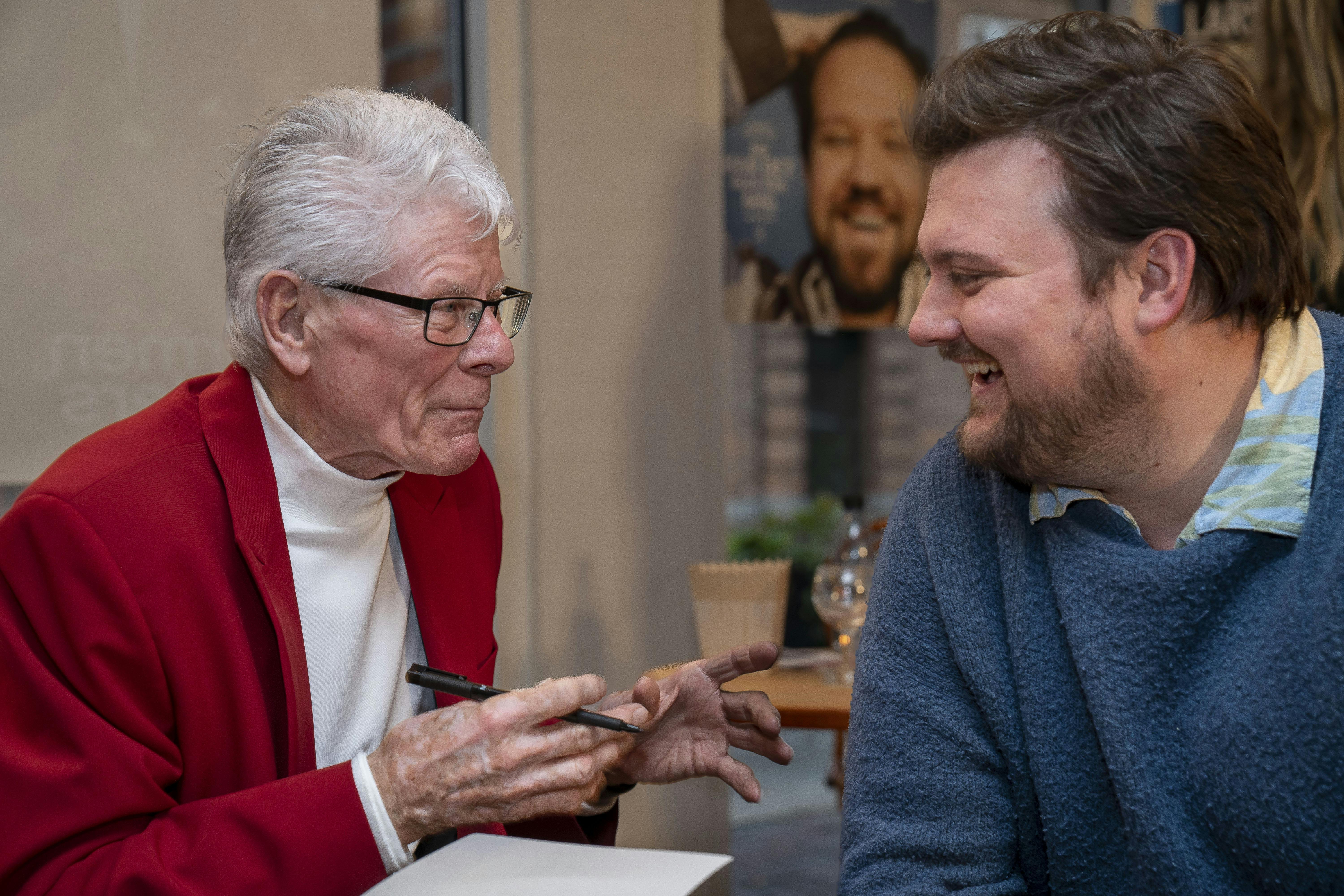 Nicolai Jørgensen og Søren Unmack fik sig en snak, da det første afsnit af sæsonen blev vist i den lokale biograf i Kalundborg.