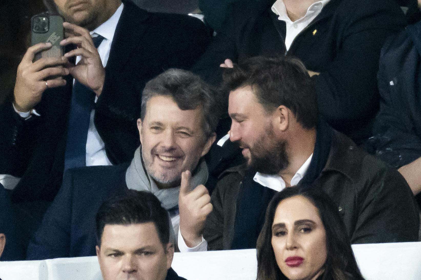 Le prince Frederik de Danemark - Personnalités à la finale de la coupe du monde de rugby Afrique du Sud / Nouvelle Zélande (12 - 11) au stade de France à Saint-Denis le 28 octobre 2023. Celebs at the Rugby World Cup Final South Africa / New Zealand (12 - 11) at the Stade de France in Saint-Denis on 28 October 2023.