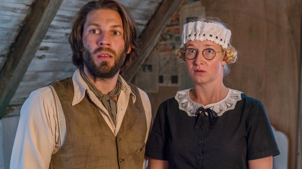 Simon Stenspil og Ulla Vejby som Valter og Edith i "Badehotellet". 