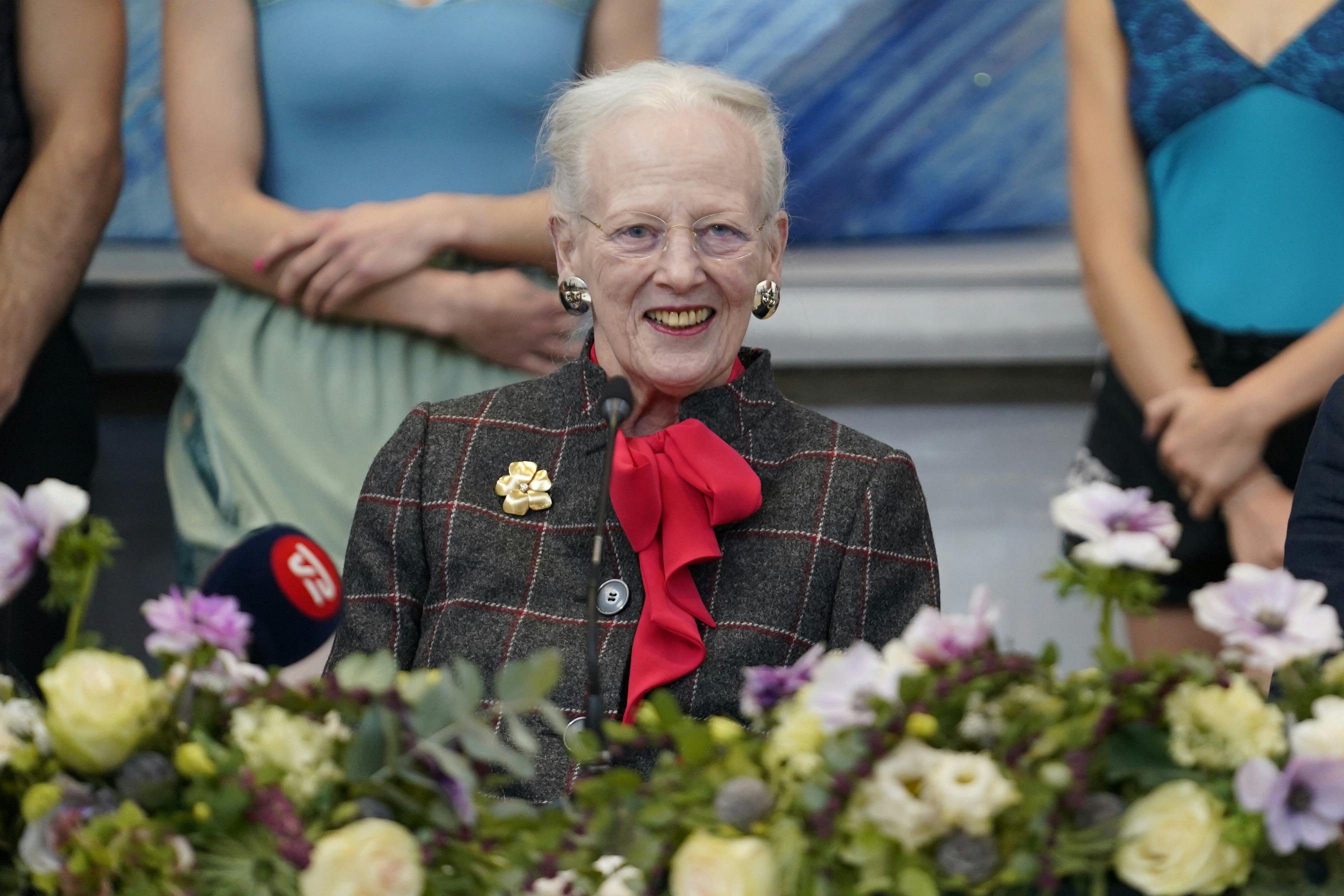 Dronning Margrethe til pressemøde på "Snedronningen". 