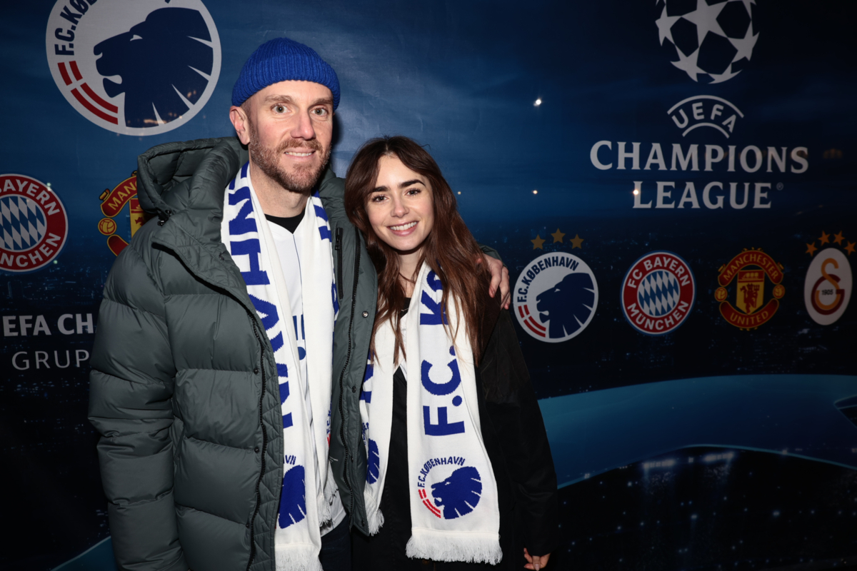 Gæster til fodboldkamp i Parken