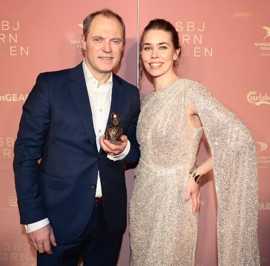 Omgivet Af Familien P Stor Aften Jacob Lohmann Sender R rende Tak Omgivet Af Familien P Stor Aften Jacob Lohmann Sender R rende Tak