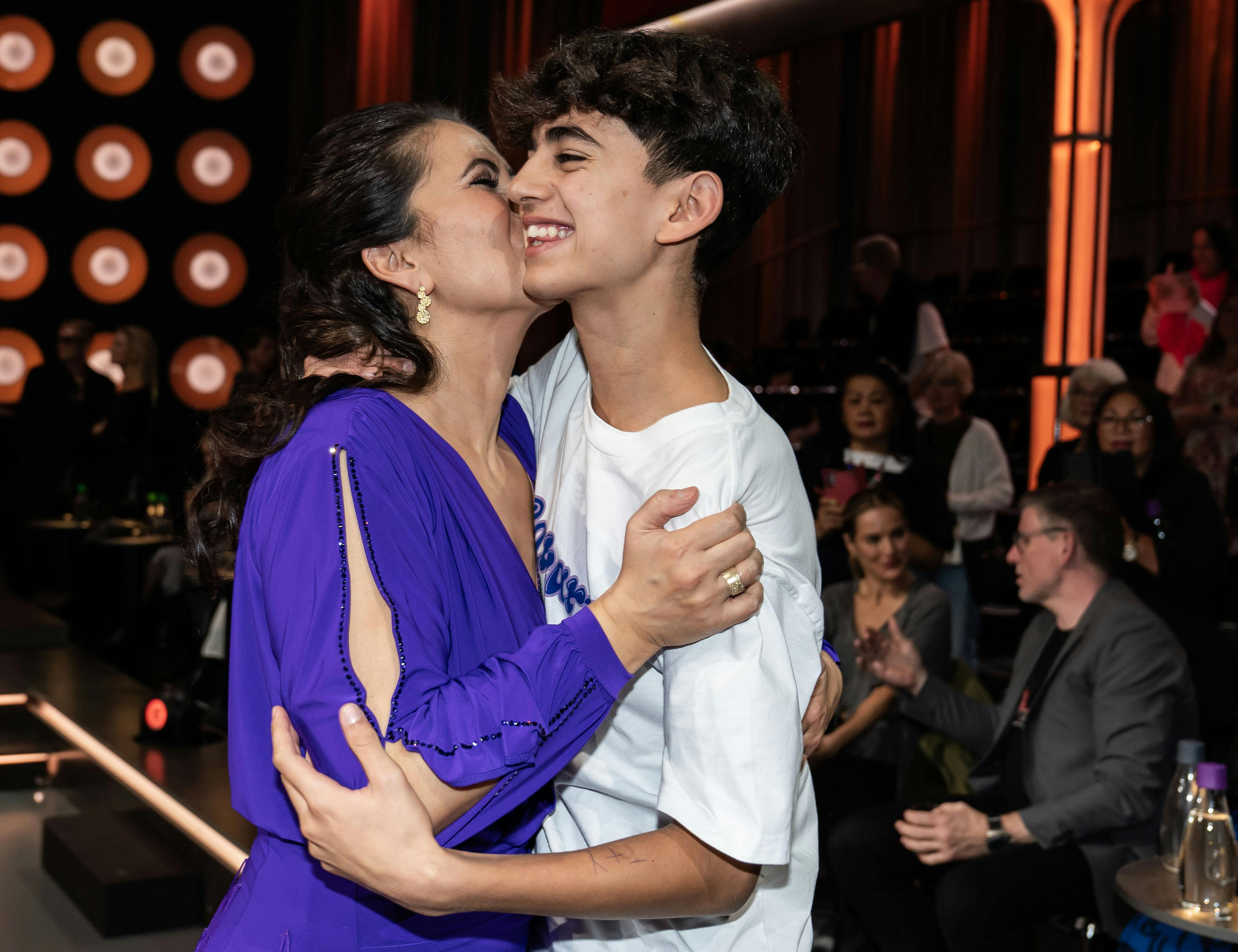 OPGAVE: Vild med dans program 8Özlem Cekic og Thomas Evers PoulsenSTED: Vermundsgade 40JOURNALIST: Laura, NikolajFOTOGRAF: Hanne JuulDATO: 20231110