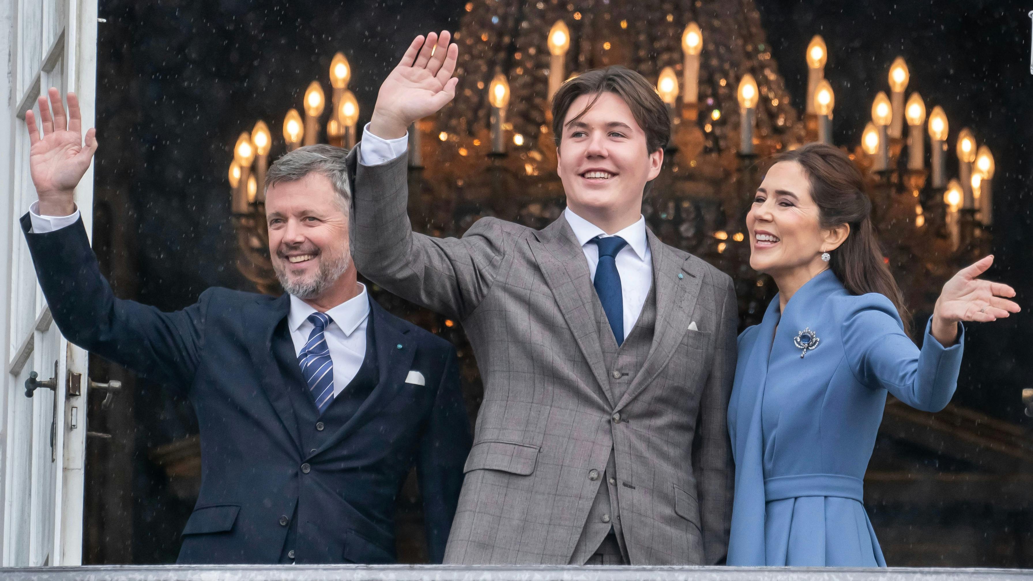 Kronprins Frederik, prins Christian og kronprinsesse Mary på prins Christians 18-års fødeslsdag&nbsp;