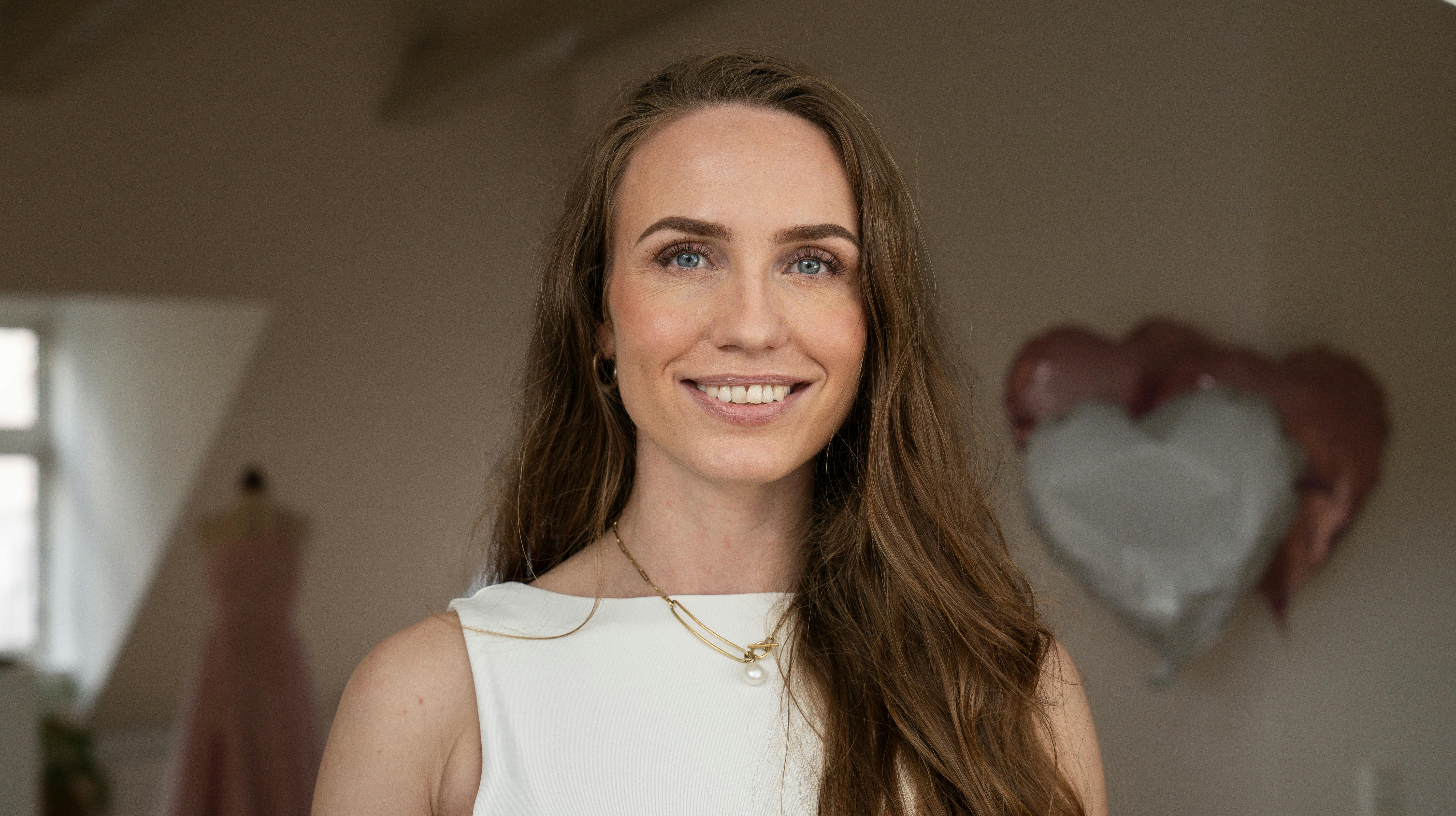 OPGAVE: Interview med ”Bagedyst”-deltager Natasha KallehaveSTED: Falkonergårdsvej 15, 2. sal, 1959 Frederiksberg C.JOURNALIST: Line FrandsenFOTOGRAF: Hanne JuulDATO: 20231019