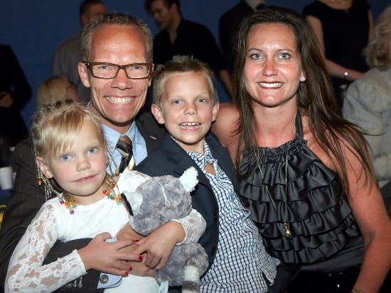 Jens Werner med sin frue og deres to børn. 