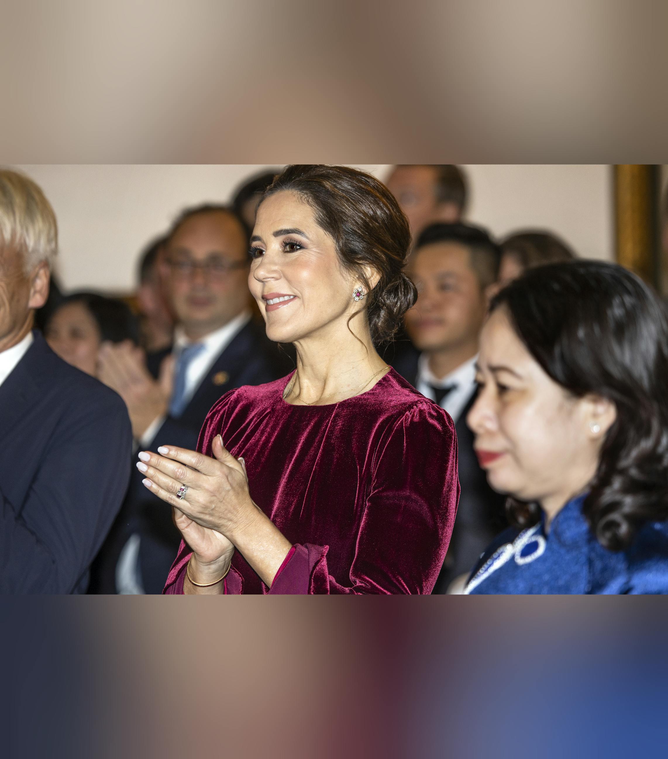 H.K.H. Kronprinsessen deltager i buffetreception for Vietnams Vicepræsident på Københavns Rådhus.